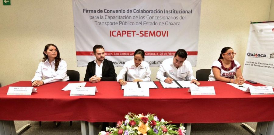 Firman Semovi e Icapet convenio para capacitar a transportistas del servicio público