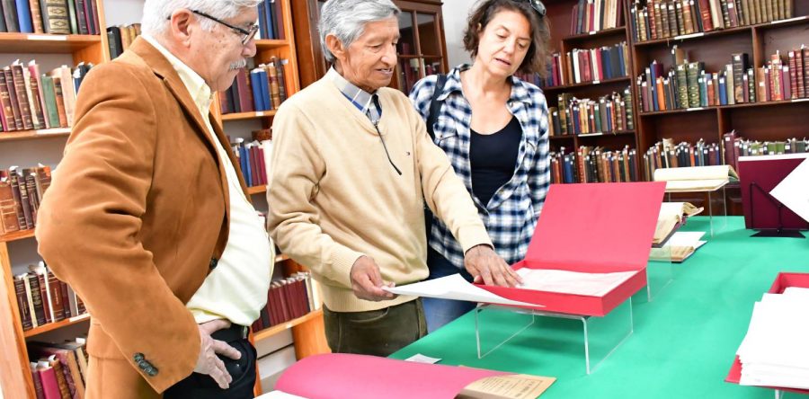 Exhibe biblioteca “Profesor Victoriano A. Flores” del IEEPO colección de documentos históricos