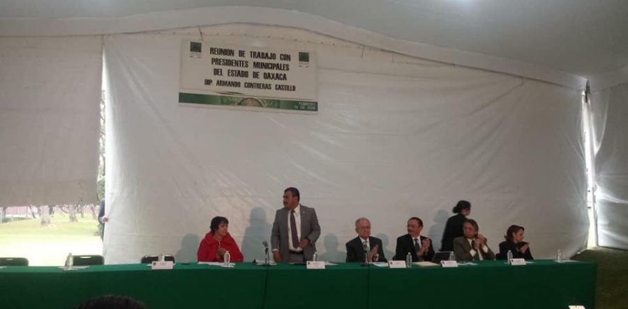 Diputado Armando Contreras engaña a presidentes municipales de Oaxaca