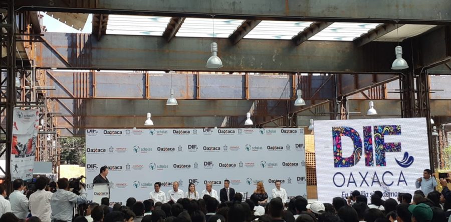 Piden jóvenes a gobernador mayor seguridad