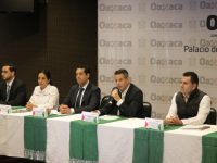 Emite Semovi licencias permanentes; entregó Gabino Cué 12 mil concesiones en su sexenio