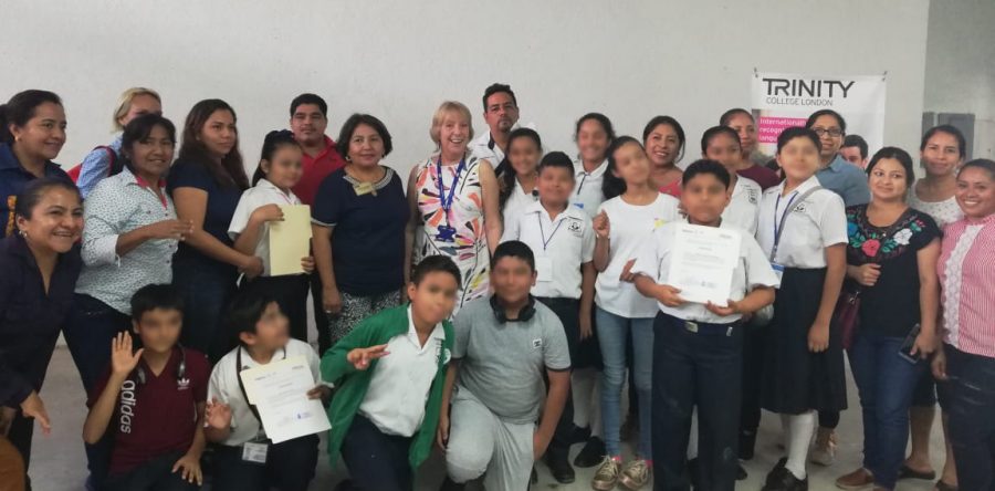Entrega IEEPO certificaciones de inglés a escolares de educación básica del Papaloapan