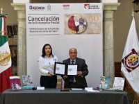 Cancela IEEPO timbre postal por 60 años de la creación del Libro de Texto Gratuito
