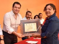 Reconoce edil Oswaldo García Jarquín trayectoria laboral de personal sindicalizado