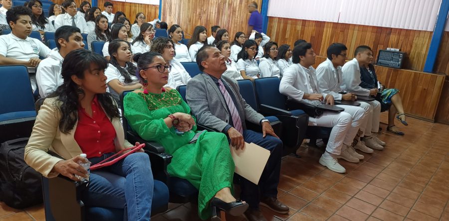 El machismo se aprende, la igualdad también: Catedrática de la UABJO