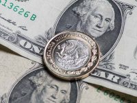 Peso retrocede a la espera de datos sobre crecimiento nacional