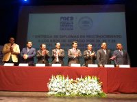 Entrega Fiscal General reconocimientos a personal de la institución  por cumplir 20, 25 y 30 años de servicio