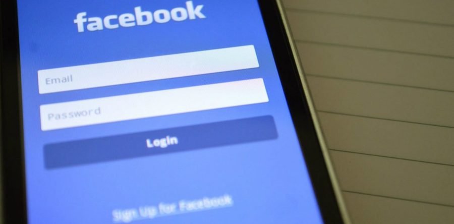 Acciones de Facebook se mantienen pese a caída de plataforma a nivel mundial