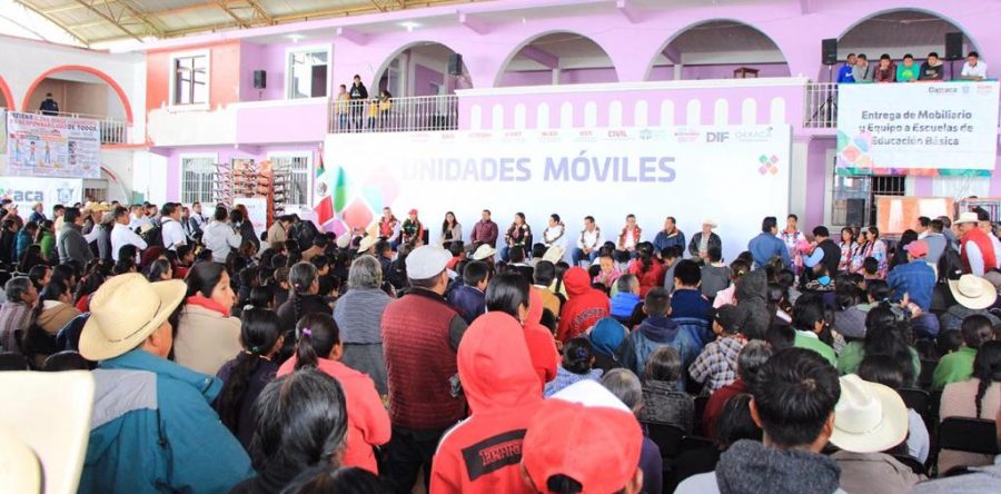 Gobierno del Estado acerca servicios de las Unidades Móviles a Huautepec