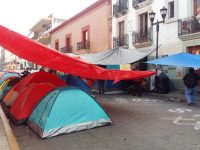 Continúa plantón de maestros en edificio sindical del centro