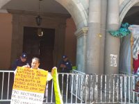 Exigen desplazados de la Cuenca intervención del gobernador ante omisión de autoridades