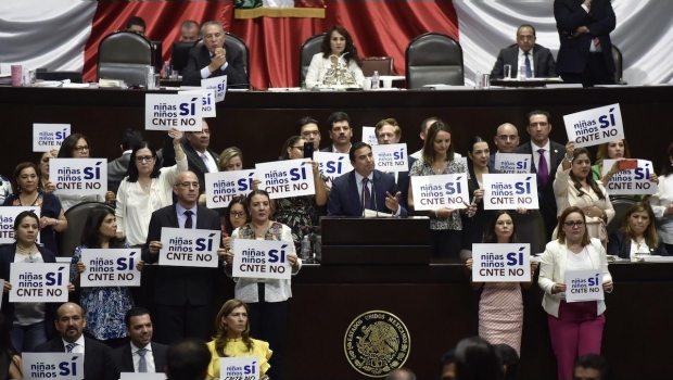 Aprueban diputados en lo general y en lo particular la Reforma Educativa