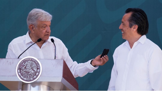 AMLO asegura que Cuitláhuac García está siendo sometido a fuertes presiones