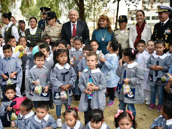 Se reunirá López Obrador con niños, trabajadores y la Conago