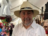 Noroña pide fotos sin ropa a usuaria de Twitter