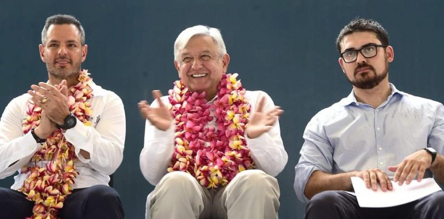 Entregan AMH y AMLO apoyos del Programa Nacional de Reconstrucción