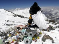 Cómo el monte Everest se convirtió también en el estercolero más alto del planeta