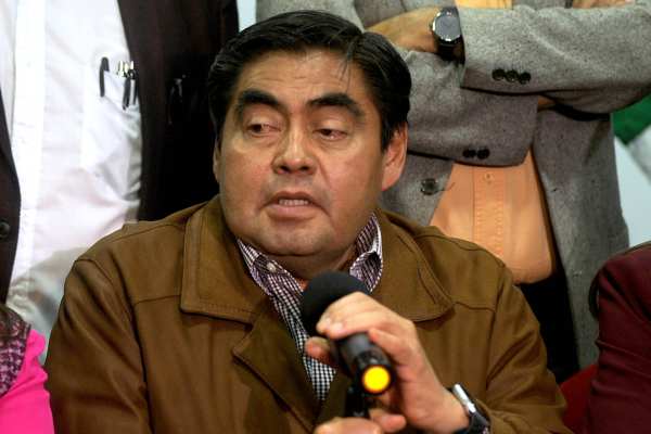 La vida de lujos de Barbosa con su tarjeta Platinum: viajes por el Mundo, hoteles y boutiques