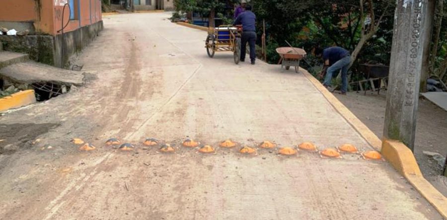 Entrega Sinfra pavimentaciones en Quetzaltepec y Cacaotepec con inversión de 3.9 mdp