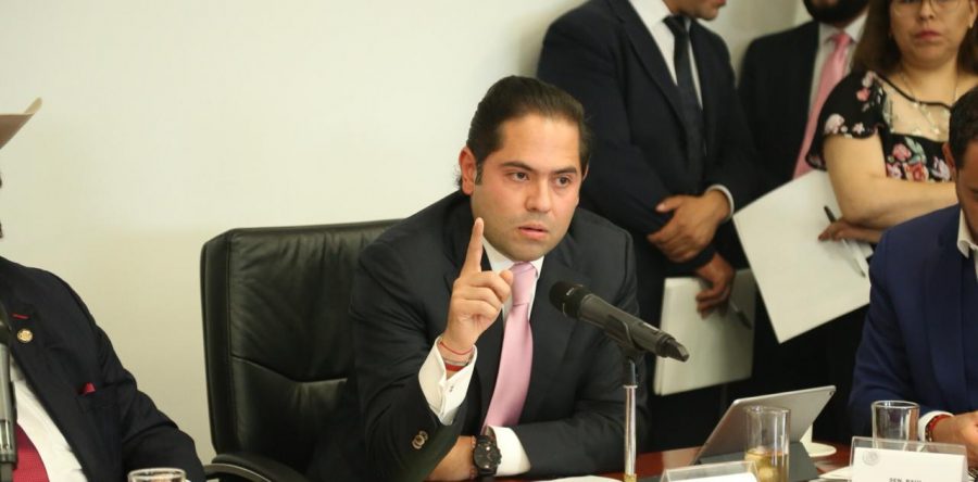 Eliminar barreras de género en servicios financieros, pide Raúl Bolaños