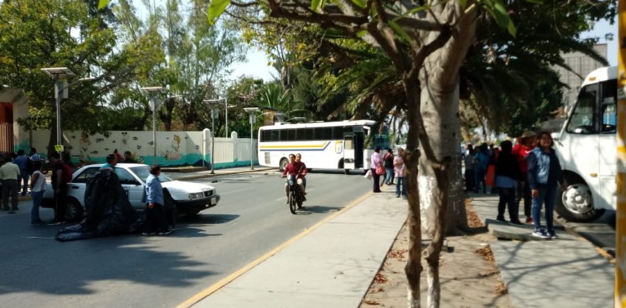 Nuevamente cerrada la UABJO; STEUABJO bloquea Avenida Universidad
