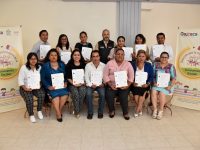Entregan certificados de competencia laboral a personal de la Dirección de la Mejora de la Convivencia Escolar del IEEPO