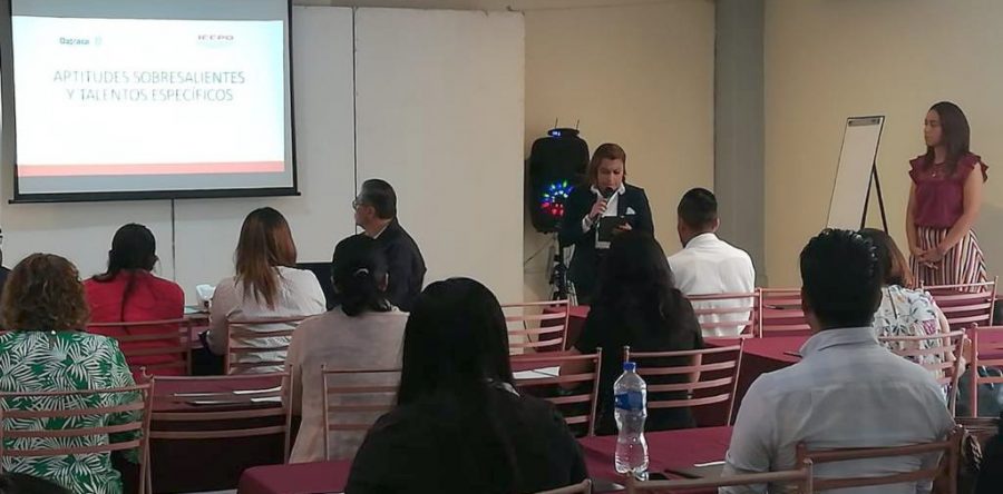 Imparte IEEPO taller a docentes y directivos de educación especial