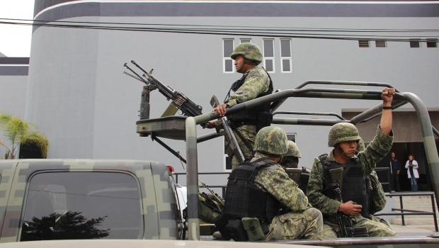Censura CNDH violencia contra militares en La Huacana, Michoacán