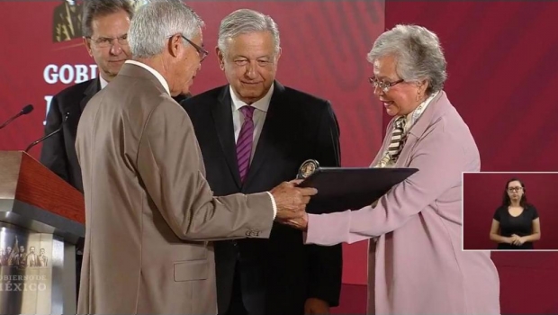 Día del Maestro: AMLO entrega reconocimientos y medalla “Othón Salazar” a docentes