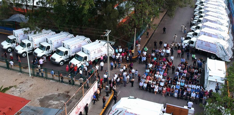 Presenta Oswaldo García 40 nuevos camiones recolectores de basura para la capital