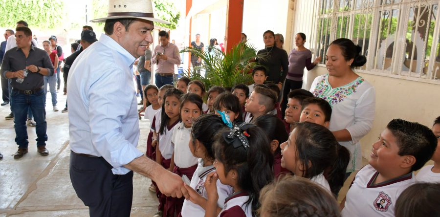 Docentes son piedra angular de la transformación del país: Oswaldo García