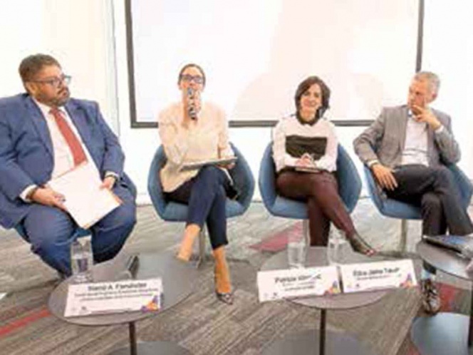 La nómina magisterial paga choferes; 100 mil docentes cobran sin dar clases