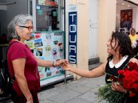 Con gran amor, tunas le cantan a las madres en el Centro Histórico de la ciudad