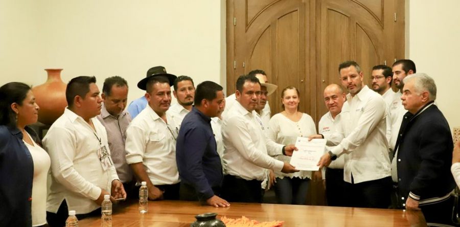Escucha el Gobernador del Estado al magisterio de Oaxaca