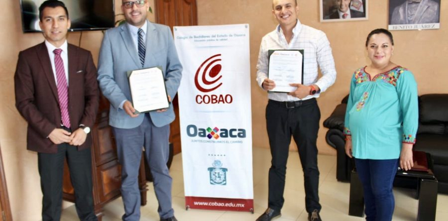 Signan convenio de colaboración el COBAO y la UDLAP para formación académica