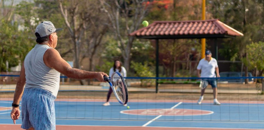 Clases de tenis en Parque Colosio, nueva alternativa de activación para la población