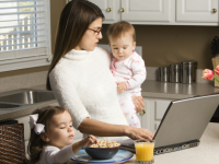 Tensión digital: cuando tienes a mamá en tus redes sociales