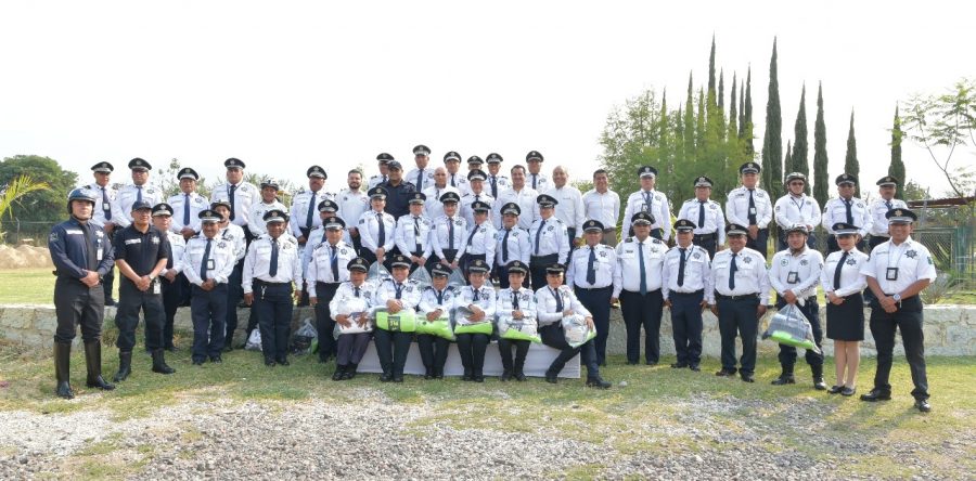 Entrega la SSPO nuevos uniformes a la Policía Vial Estatal