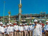 López Obrador asegura que no habrá despidos en Pemex