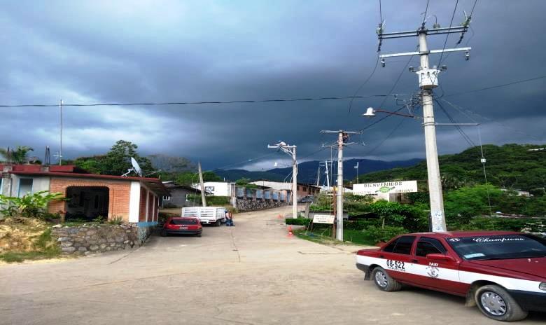 Entrega Sinfra ampliaciones de redes de distribución de energía eléctrica con inversión de casi 4 mdp