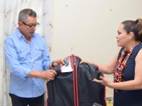 Entrega Seculta vestidos y trajes de gala a la Orquesta Primavera