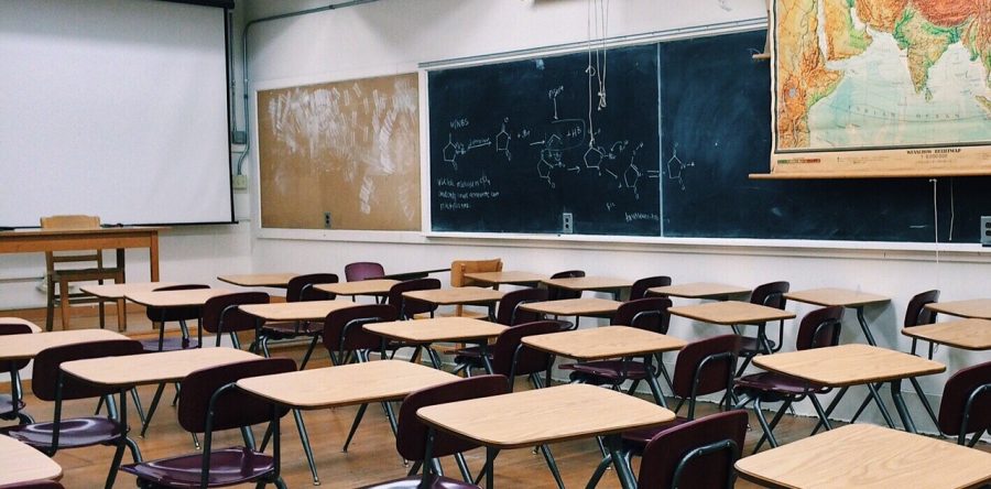 Beneficia IEEPO a escuela de Santa María Petapa con mobiliario y equipo