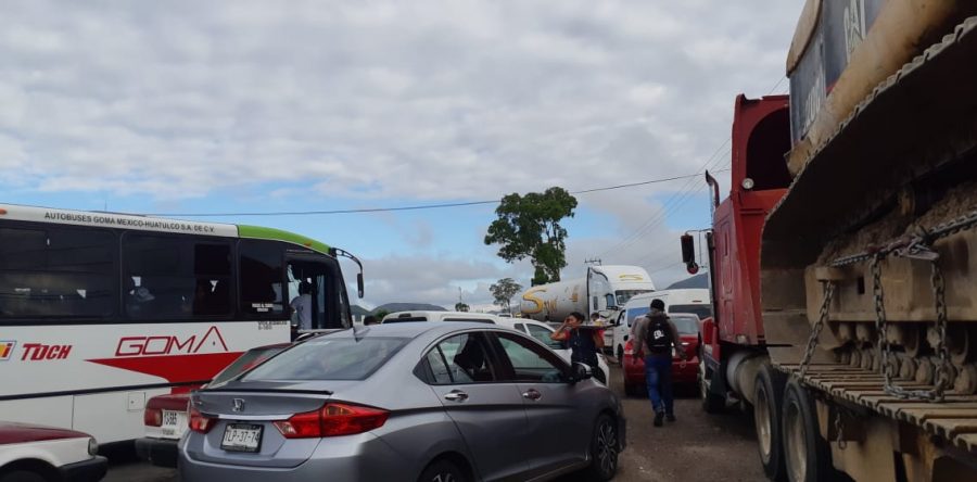 Toman carretera de Tlacolula ante pésimos trabajos de Inmobiliaria Aguilar