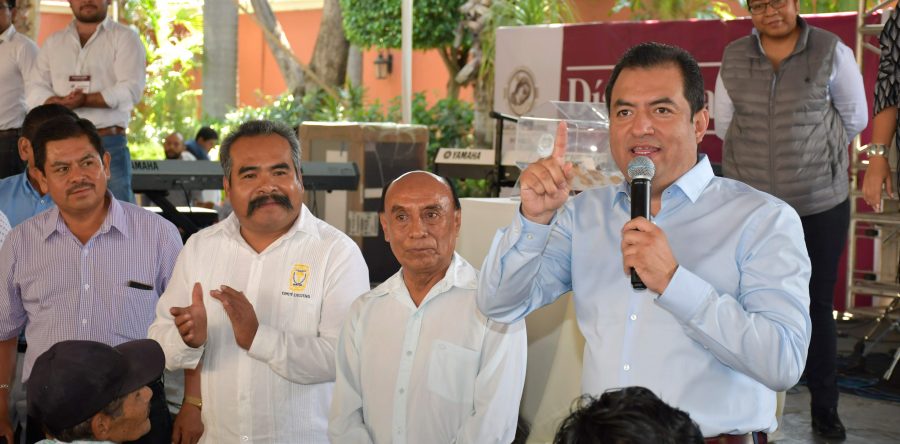 Reconoce edil Oswaldo García a padres trabajadores del Ayuntamiento capitalino