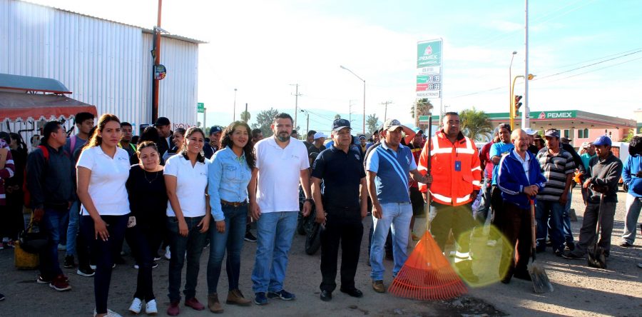 Gobierno Municipal y vecinos hacen tequio en San Juan Chapultepec