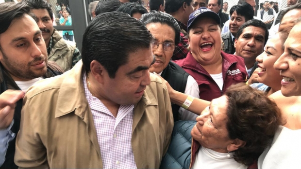 Barbosa recibe constancia como gobernador electo de Puebla