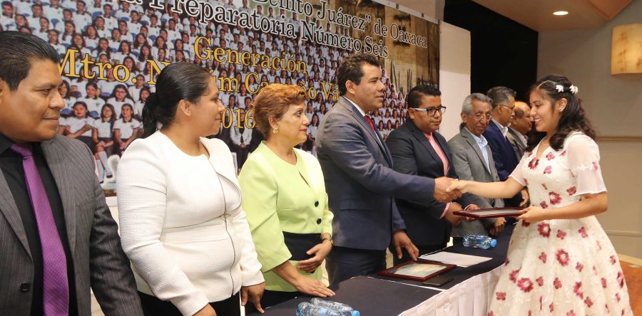 Prepa 6 cumple con la formación de jóvenes competentes para ingresar al nivel superior