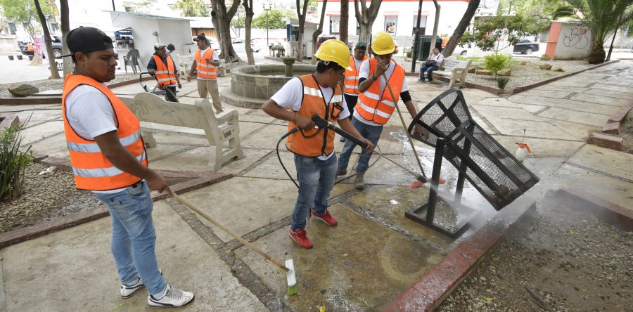 Realiza Gobierno capitalino trabajos de limpieza en el parque El Llano