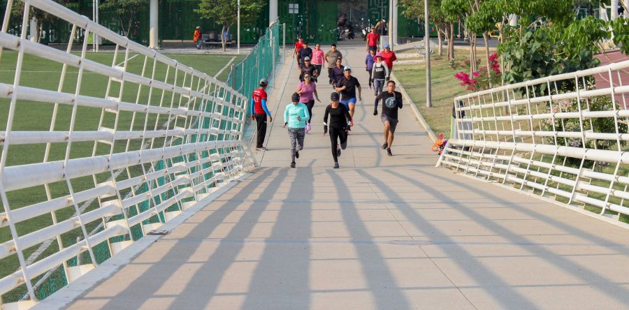 Mejoran salud y condición física con clases de entrenamiento funcional en Polideportivo