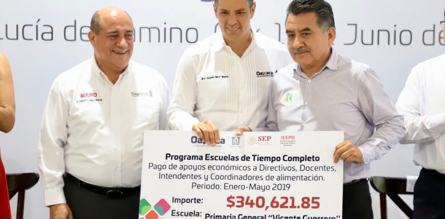 Inicia Alejandro Murat entrega de apoyos del Programa de  Escuelas de Tiempo Completo